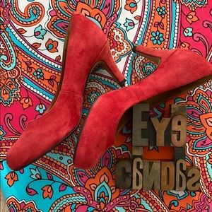 wide width red pumps